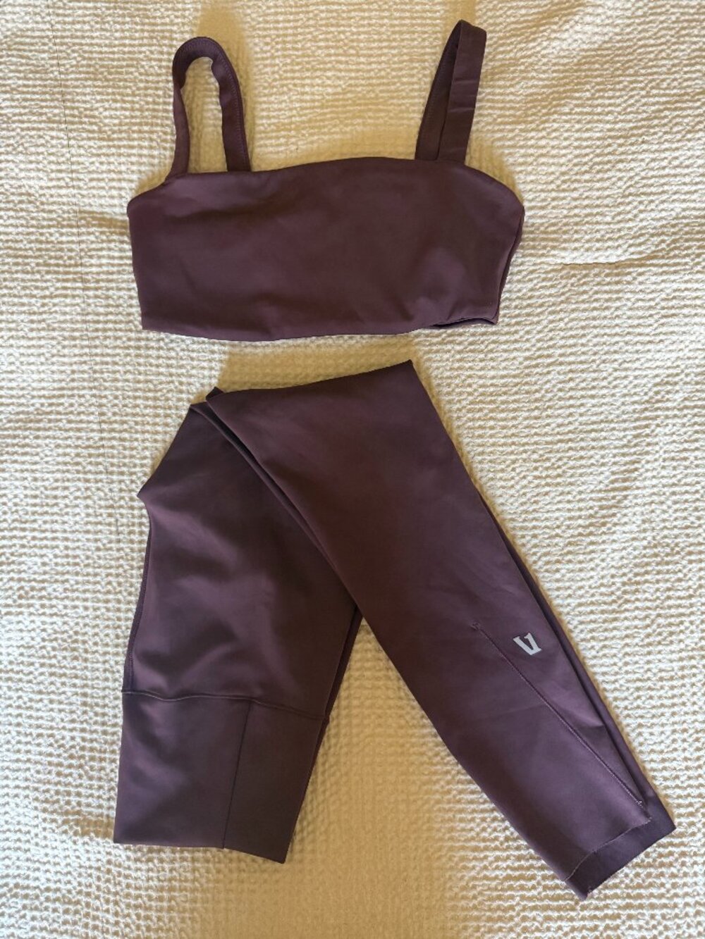 Vuori Evolve Legging Small & Evolve Square Neck Sports Bra in either S or XS Fig